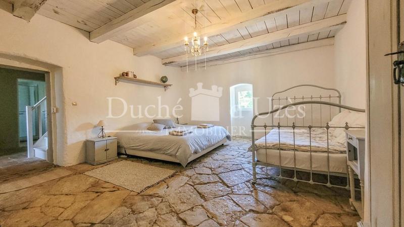 Propriété - 215 m² - 7 pièces