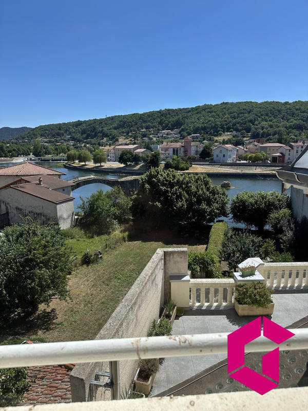 Maison - 337 m² - 9 pièces