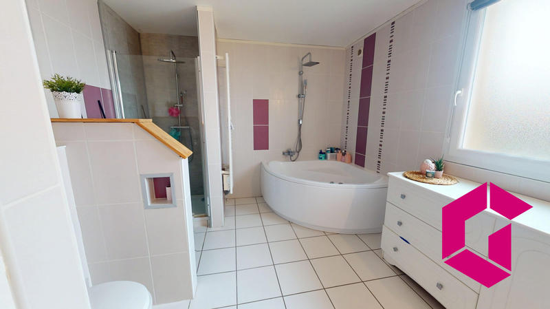 Maison - 181 m² - 5 pièces