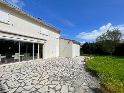 Maison - 276 m² - 8 pièces