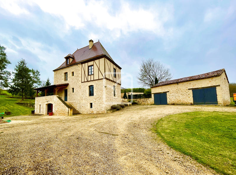 Maison - 435 m² - 9 pièces