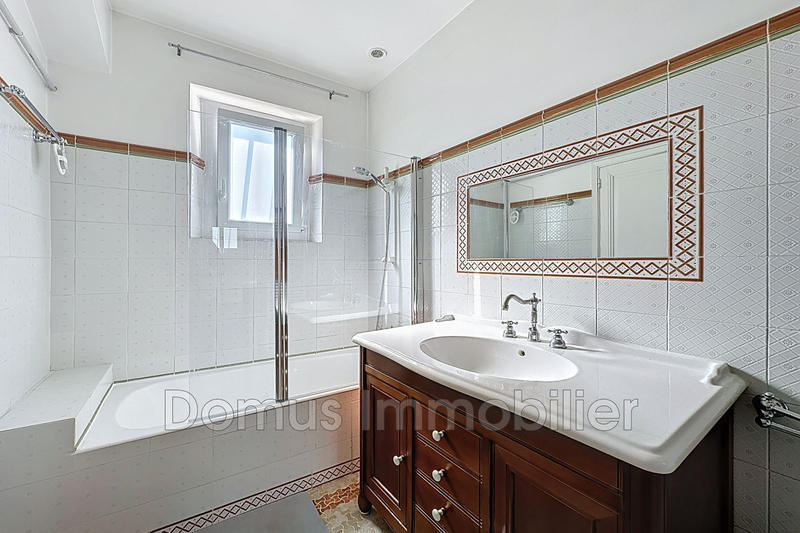 Maison - 259 m² - 6 pièces