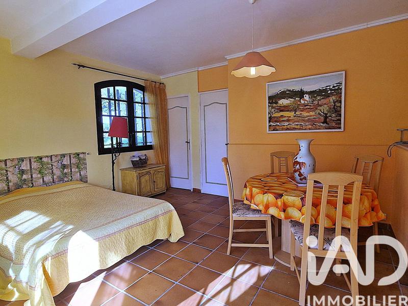 Maison - 222 m² - 8 pièces