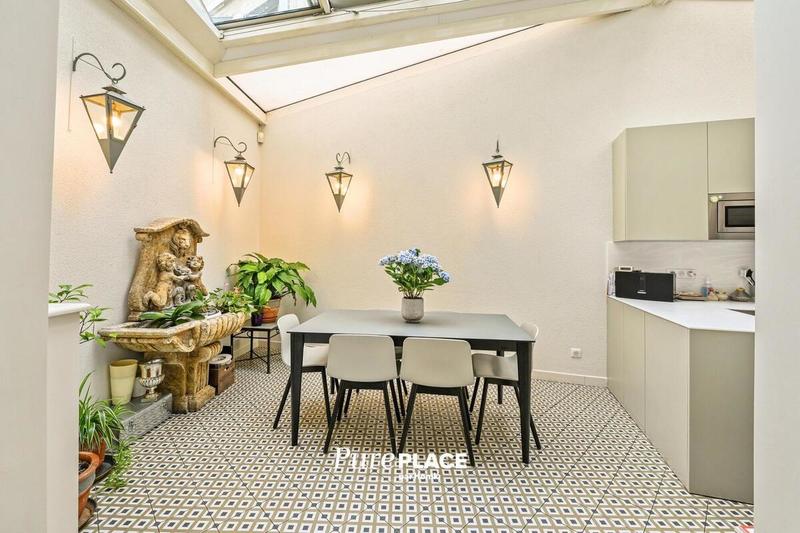 Maison de ville - 321 m² - 11 pièces