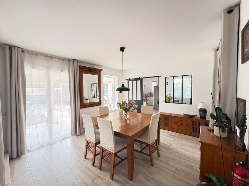 Demeure - 220 m² - 5 pièces