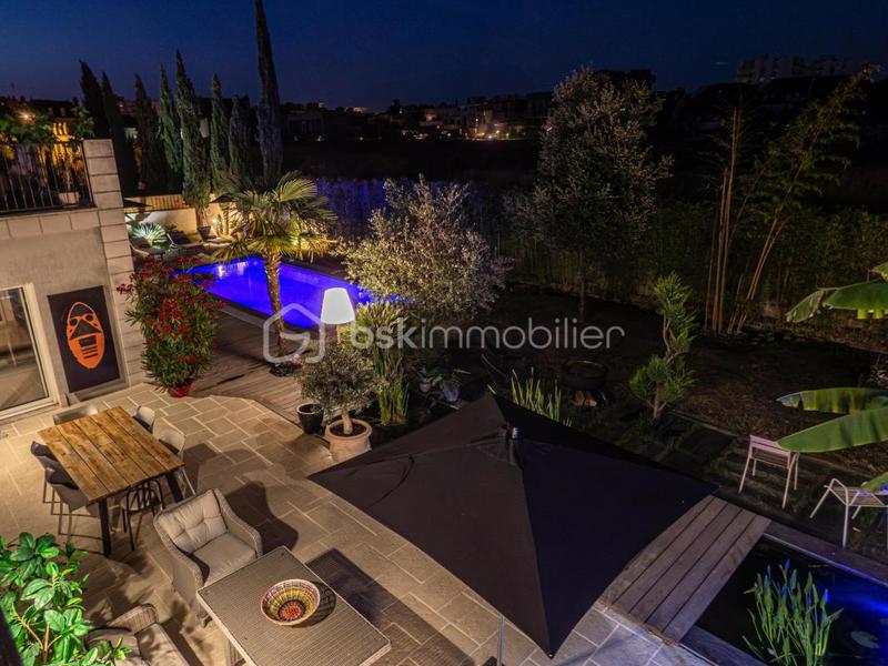 Maison de ville - 380 m² - 7 pièces