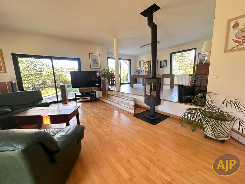 Maison - 182 m² - 7 pièces