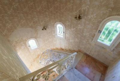 Maison - 330 m² - 8 pièces