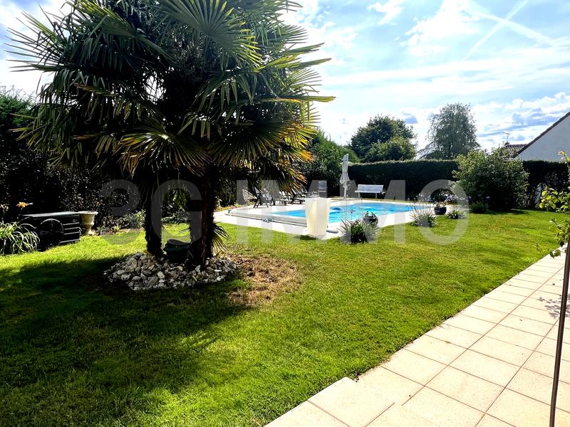 Maison - 200 m² - 7 pièces