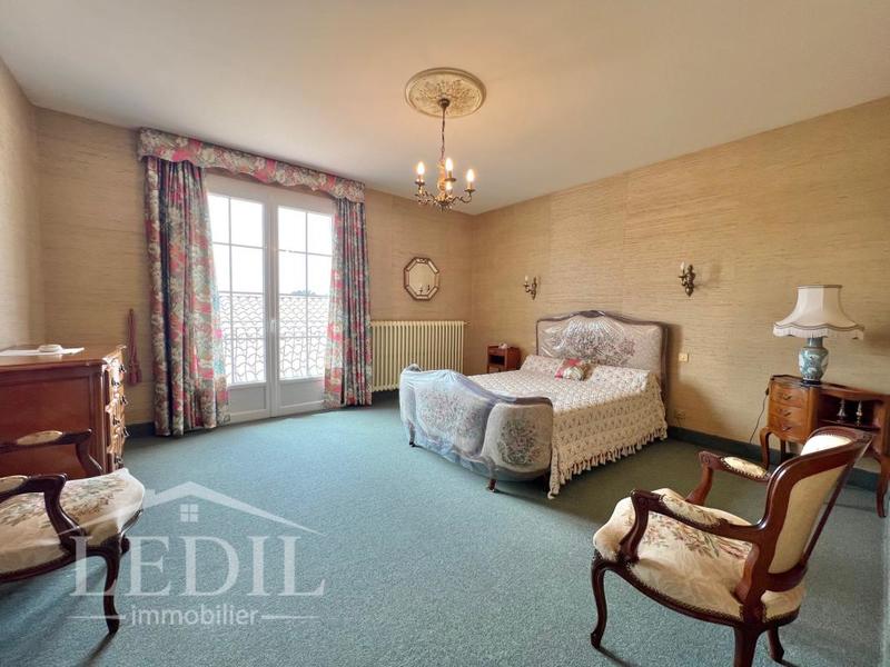 Propriété - 220 m² - 6 pièces