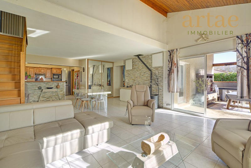 Maison - 210 m² - 6 pièces