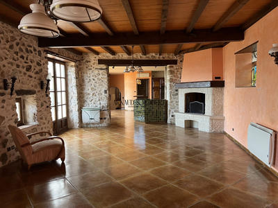 Villa - 211 m² - 8 pièces