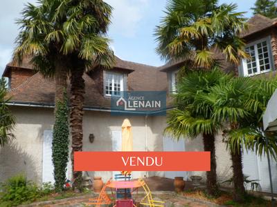 Maison - 241 m² - 8 pièces