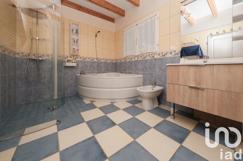 Maison - 222 m² - 6 pièces