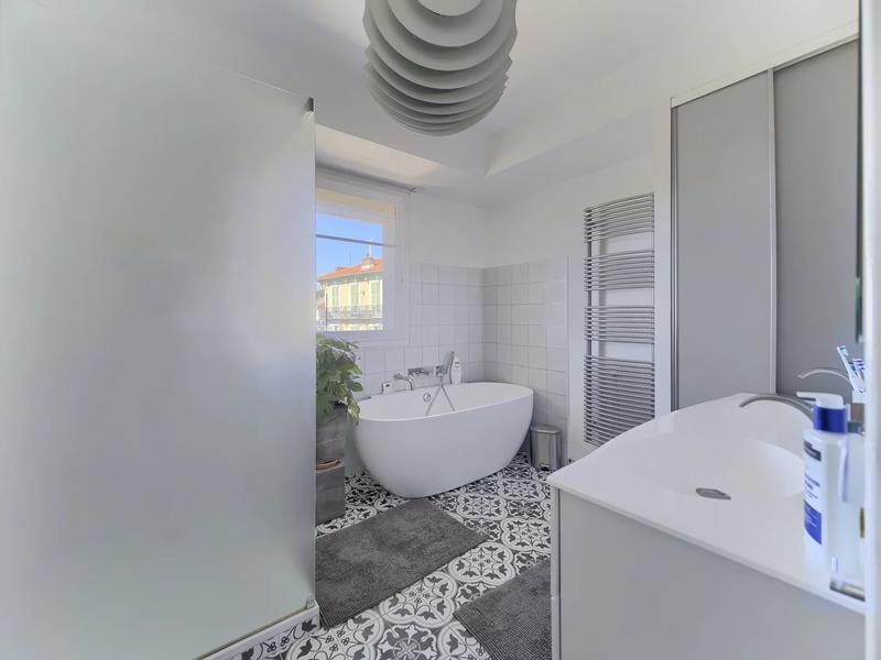 Appartement - 101 m² - 4 pièces