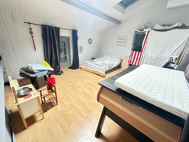 Maison - 185 m² - 7 pièces