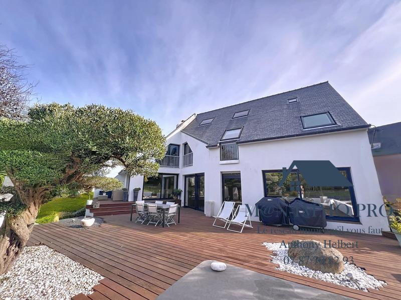 Maison contemporaine - 207 m² - 7 pièces