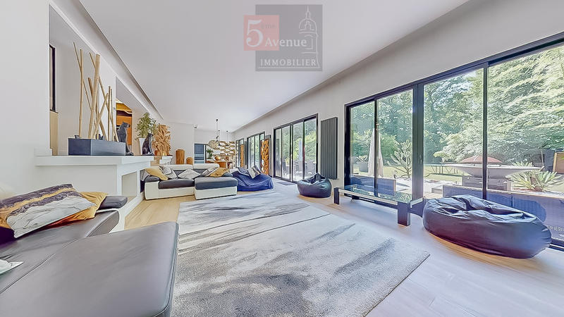 Maison - 260 m² - 7 pièces