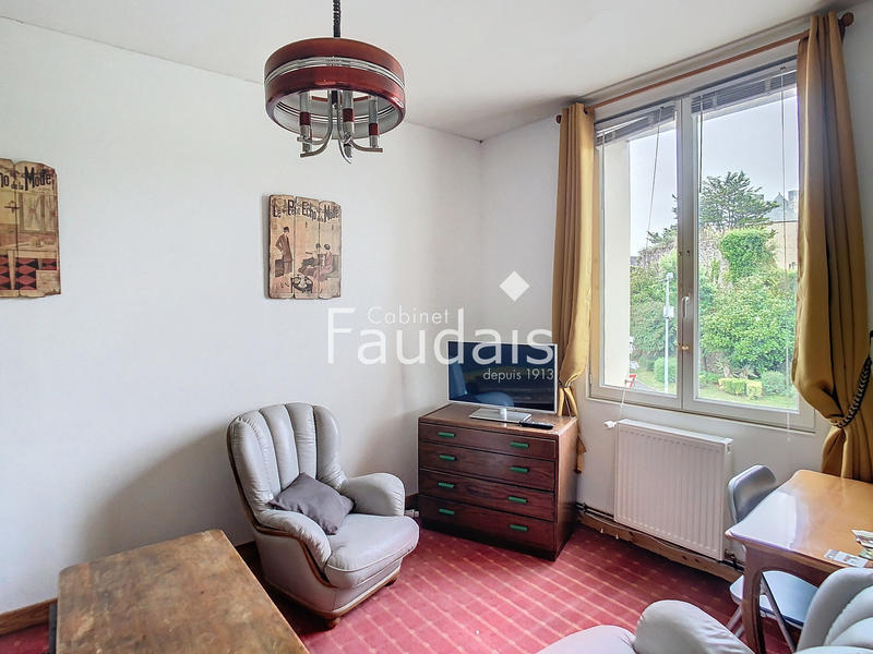 Maison - 250 m² - 8 pièces