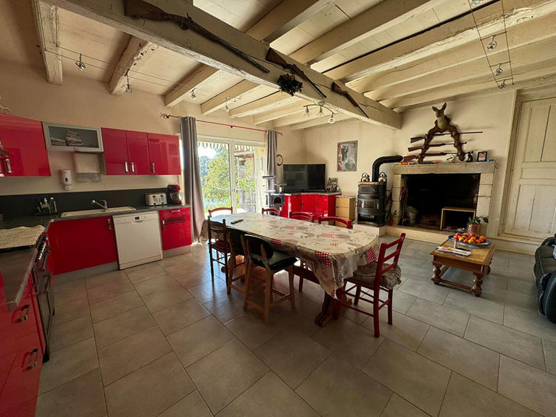 Maison - 278 m² - 10 pièces