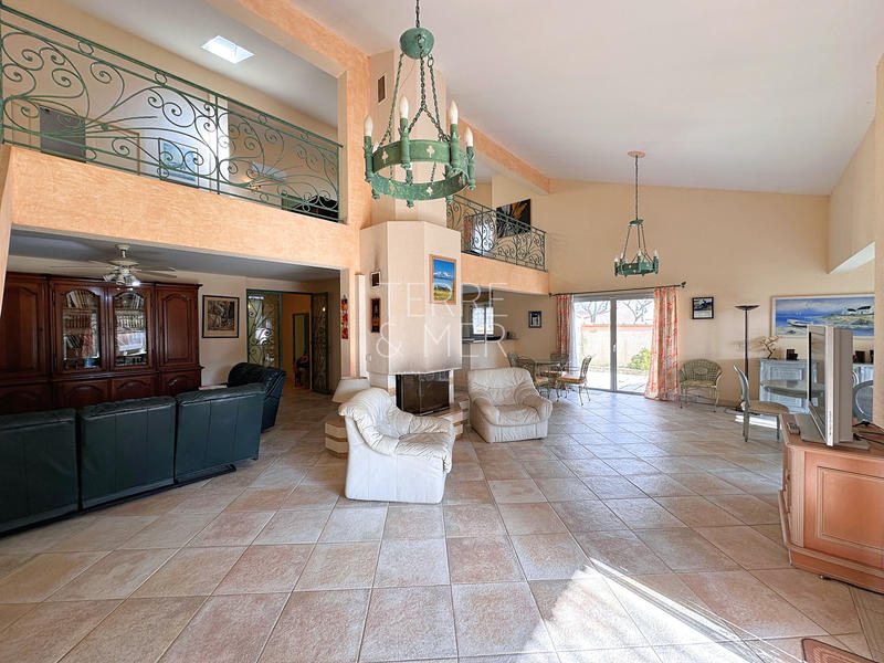 Maison - 240 m² - 7 pièces