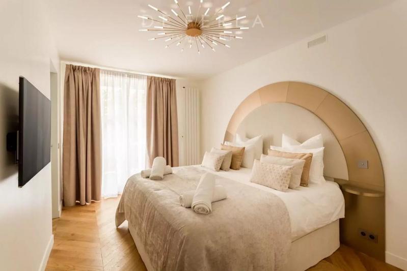 Appartement - 147 m² - 6 pièces