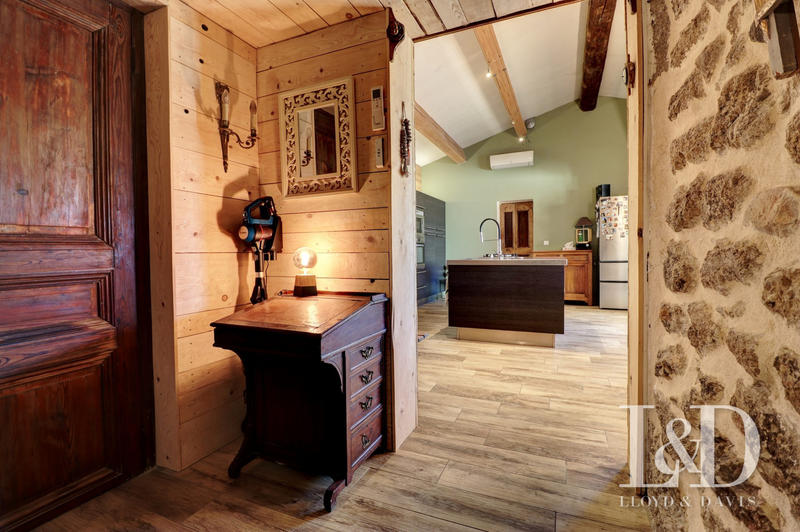 Mas - 250 m² - 9 pièces