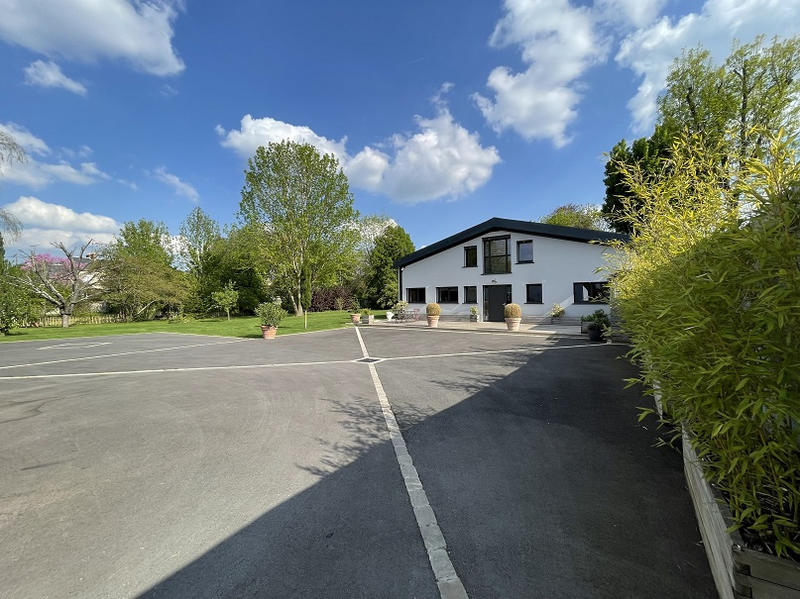 Maison - 300 m² - 7 pièces