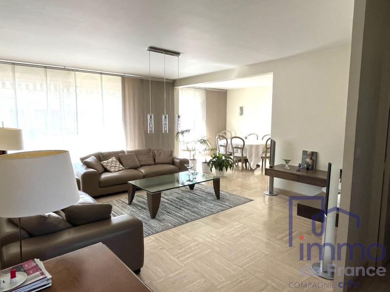 Appartement - 120 m² - 5 pièces