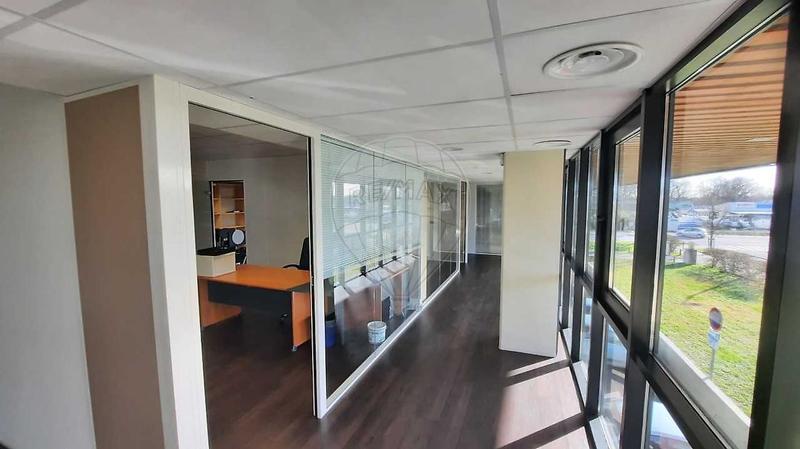 Bureau - 250 m² - 1 pièce