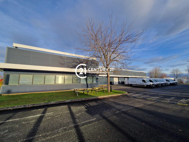 Entrepôt - 1 440 m²