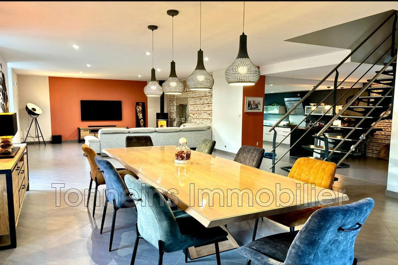 Maison - 329 m² - 10 pièces