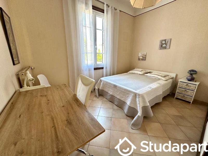 Chambre - 11 m² - 1 pièce