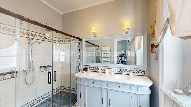 Demeure - 377 m² - 12 pièces