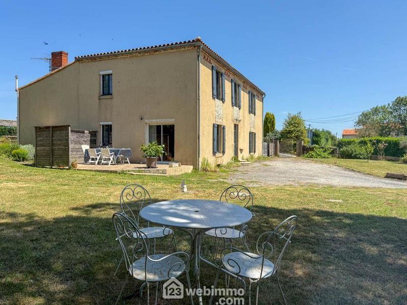 Maison de village - 205 m² - 11 pièces
