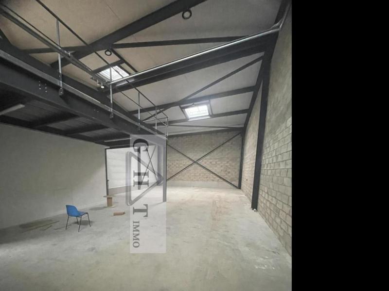 Entrepôt - 185 m²