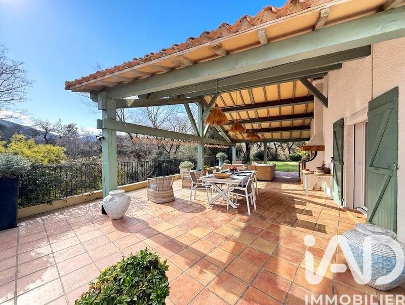 Maison - 237 m² - 6 pièces