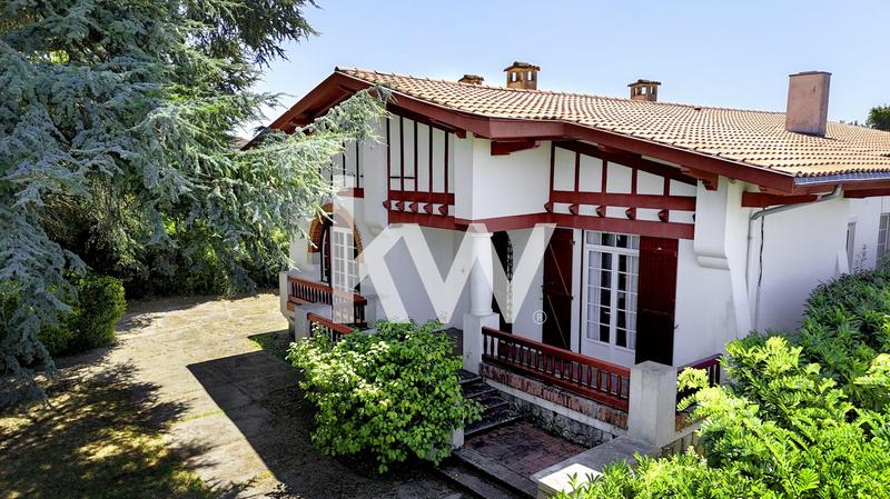 Maison - 225 m² - 6 pièces