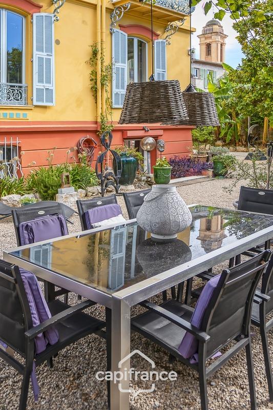 Maison - 323 m² - 10 pièces