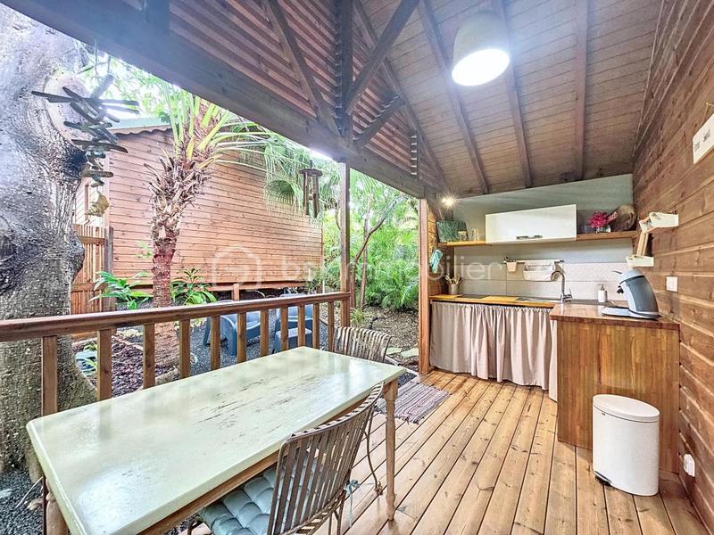 Propriété - 211 m² - 9 pièces