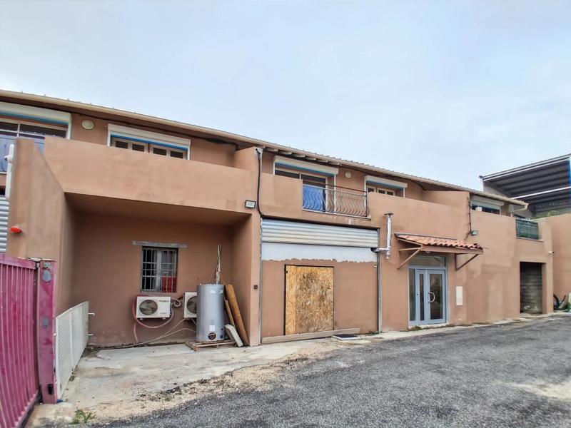 Maison - 536 m² - 6 pièces