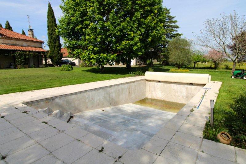 Propriété - 253 m² - 8 pièces