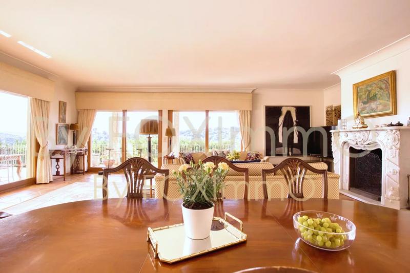 Villa - 269 m² - 9 pièces