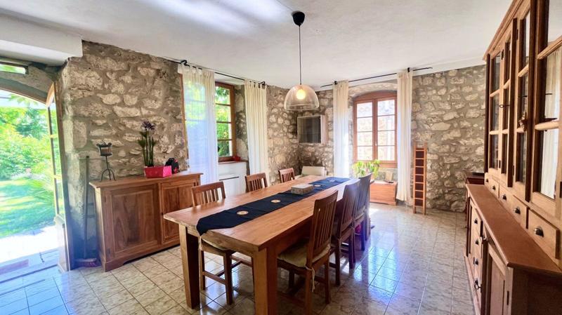 Maison - 320 m² - 6 pièces