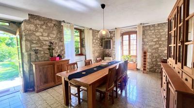 Maison - 320 m² - 6 pièces