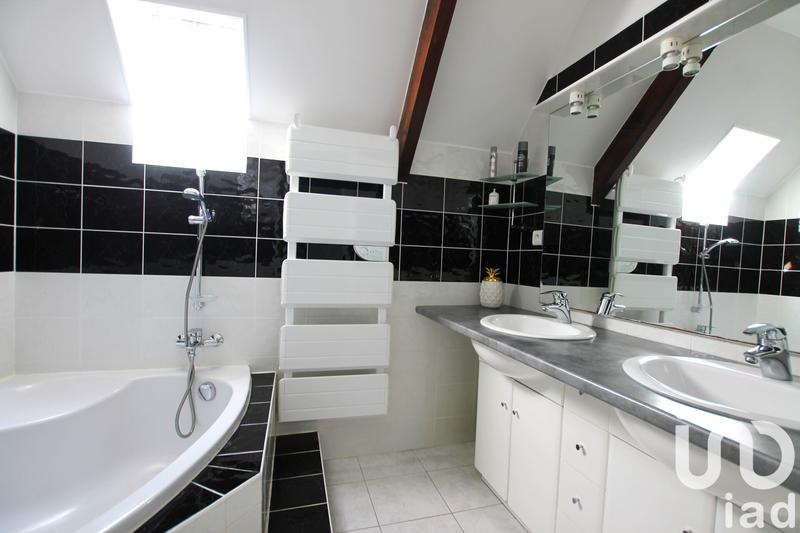 Maison - 138 m² - 6 pièces