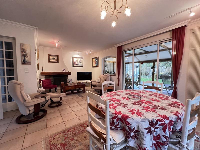 Maison traditionnelle - 175 m² - 8 pièces