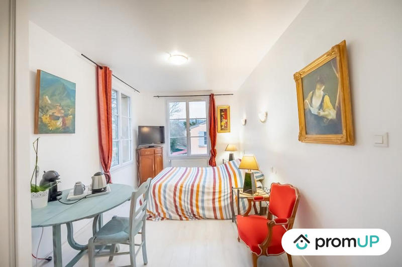 Maison traditionnelle - 260 m² - 8 pièces