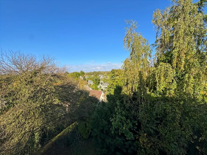 Maison - 260 m² - 10 pièces