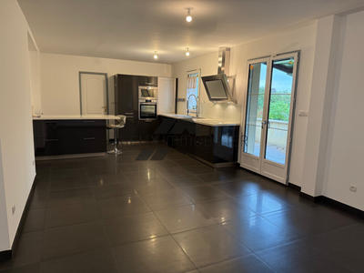 Propriété - 143 m² - 6 pièces